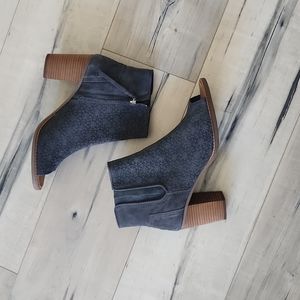 Womens Tom's booties size 11
